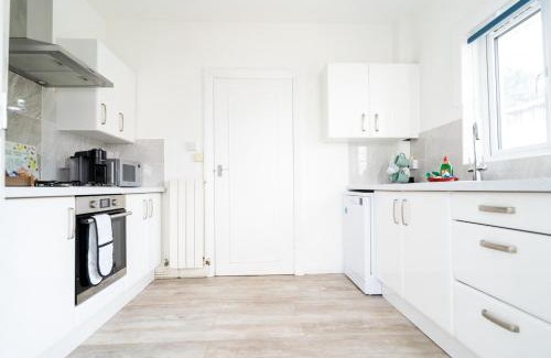 Sandbanks House | Modern 4-Bed Sandbanks Beach Retreat