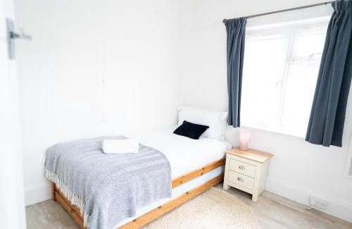 Sandbanks House | Modern 4-Bed Sandbanks Beach Retreat