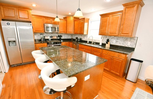 South Bend House | Modern 4 bedroom, 2.5 bath home in South Bend IN