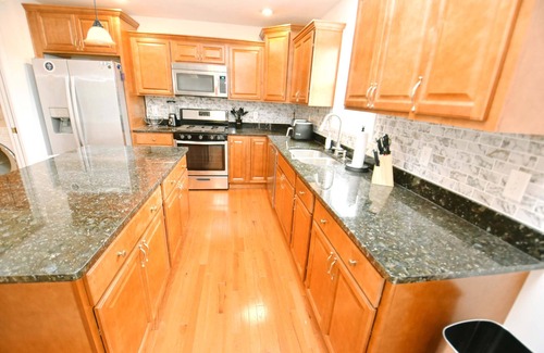 South Bend House | Modern 4 bedroom, 2.5 bath home in South Bend IN