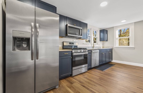 West Haven Cottage | Modern 4 Bedroom Beach House: Ideal for Families & Long Stays