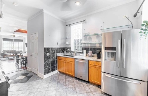 Bronzeville House | Modern 4 Bedroom Greystone | White Sox