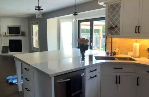 Erin Mills House | Modern 4 Bedroom home with pool