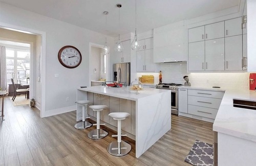 Brooklin House | Modern 4 Bedroom Home Great for Photoshoots and Small Events