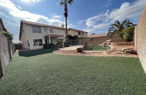 Avondale House | Modern 4 Bedroom Home with Pool
