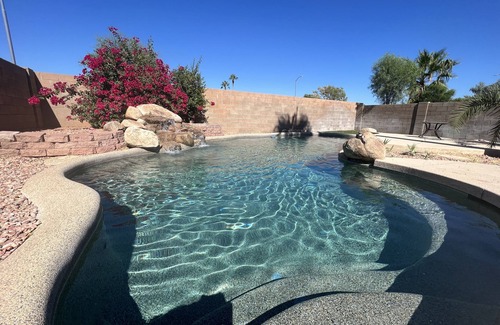 Avondale House | Modern 4 Bedroom Home with Pool