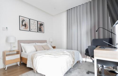 Tagum House | Modern 4 Bedroom House I Close to Malls I Swimming Pool I Maximum 12 Guests I by Bleuspace