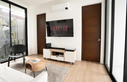 Tagum House | Modern 4 Bedroom House I Close to Malls I Swimming Pool I Maximum 12 Guests I by Bleuspace