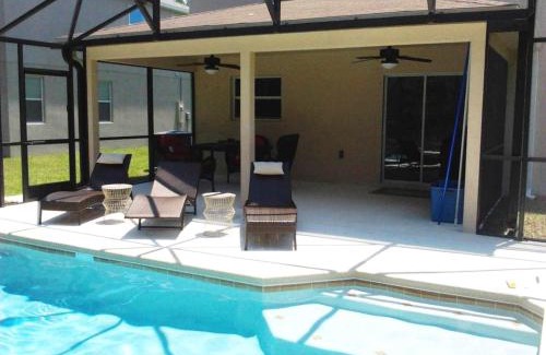 Clearwater House | Modern 4 bedroom House with swimming pool