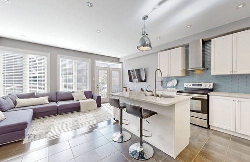 Vaughan House | Modern 4-Bedroom Townhouse – Near Wonderland, Vaughan Mills & Hospital