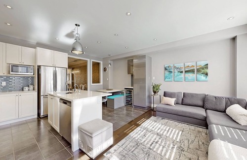 Vaughan House | Modern 4-Bedroom Townhouse – Near Wonderland, Vaughan Mills & Hospital