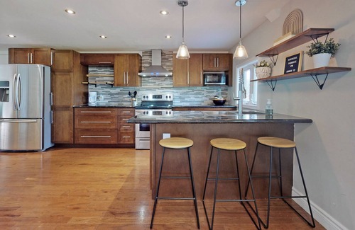 Keswick House | Modern 4 Bedroom Waterfront Retreat, By Lake Simcoe