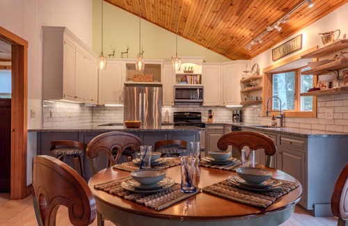 Mount Vernon House | Modern 4 BR Waterfront Lake House, beautiful Belgrade Lakes Area, Mt. Vernon, ME