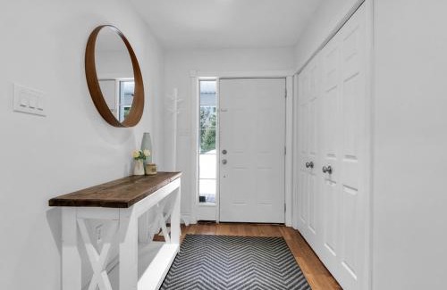 Huntsville House | Modern 4 season cottage retreat