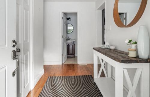 Huntsville House | Modern 4 season cottage retreat