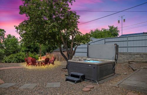 Dupont House | Modern 4br Getaway W Hot Tub & Fire Pit