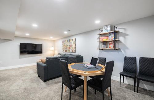 Dupont House | Modern 4br Getaway W Hot Tub & Fire Pit