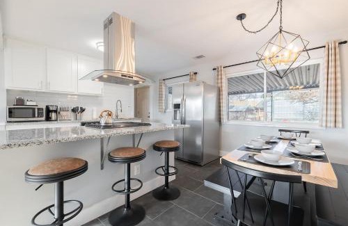 Dupont House | Modern 4br Getaway W Hot Tub & Fire Pit