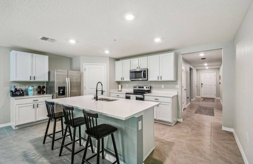 Forest Oaks House | Modern 4BR Home Entire House Free Coffee & WiFi