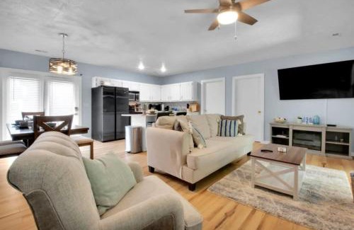 Bloomington House | Modern 4BR House in Bloomington