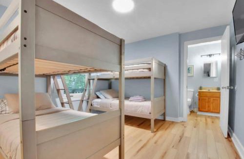 Bloomington House | Modern 4BR House in Bloomington