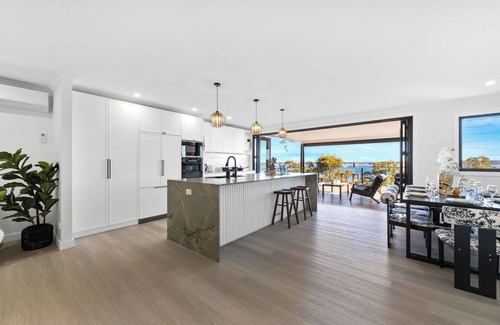 Mirrabooka House | Modern 4BR Mirraboo Home with Panoramic Lake Views