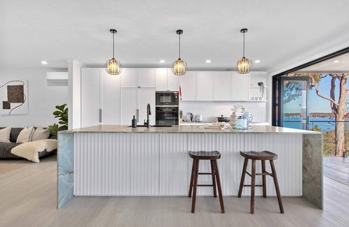 Mirrabooka House | Modern 4BR Mirraboo Home with Panoramic Lake Views
