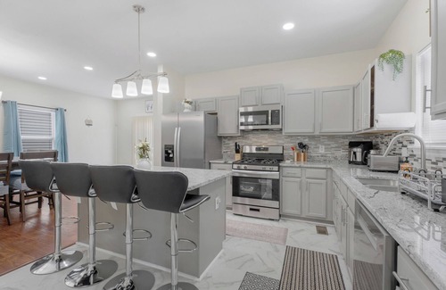 Central West End House | Modern 4BR Retreat Near Fox & Universities @ Prime CWE Location w/Free Parking!
