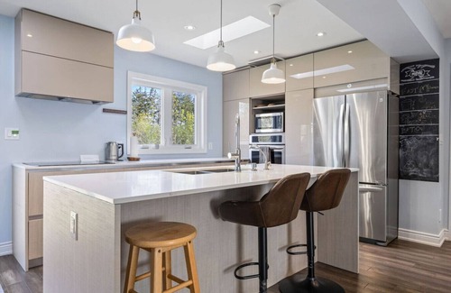 Malton House | Modern 4BR w/Parking – 10 Min to YYZ Airport