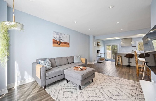 Malton House | Modern 4BR w/Parking – 10 Min to YYZ Airport