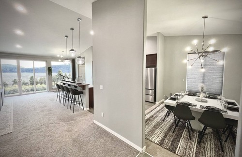 Klamath Falls House | ⭐️ Modern 4BR W/View - Crater Lake National Park - Running Y Resort ⛳️ House