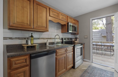 Columbus House | Modern 5 Bed, 2 Bath Home w/Outdoor Patio! Near OSU
