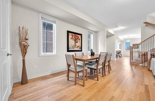 Burlington House | Modern 5 Bed Home Near Burlington Pier, Downtown, Hospital, GO