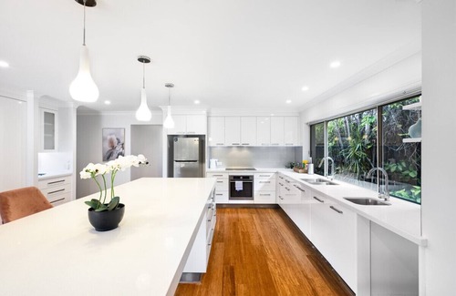 Robertson House | Modern 5-Bedroom House w/Outdoor Pool @Robertson