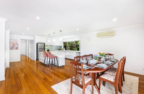 Robertson House | Modern 5-Bedroom House w/Outdoor Pool @Robertson