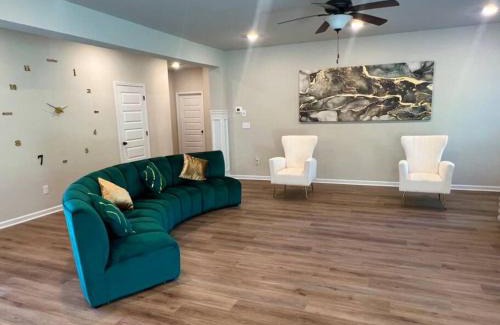 Sandtown House | ~Modern 5 bedrooms Luxury home ~
