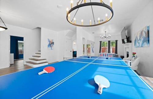 Pecan Valley House | Modern 5 BR with Pool and Games