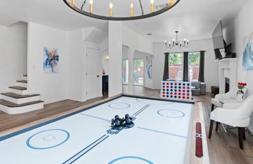 Pecan Valley House | Modern 5 BR with Pool and Games
