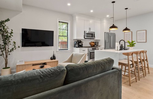 Columbus Park - Andrew Square House | Modern 5BD3B in Boston Steps to Convention Center