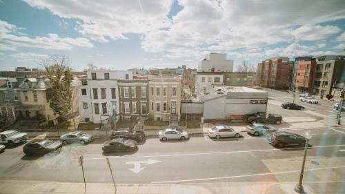 Park View House | Modern 5BR & 5BA Rooftop Deck & Private Parking