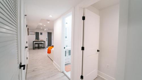 Park View House | Modern 5BR & 5BA Rooftop Deck & Private Parking