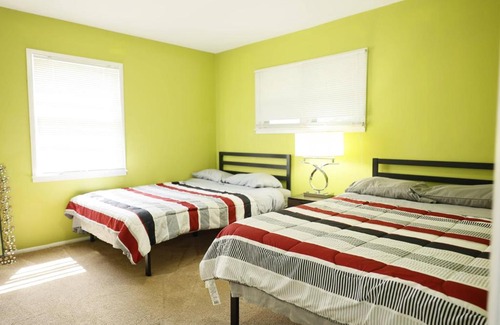 Hybla Valley Apartment | Modern 5BR Alexandria Home