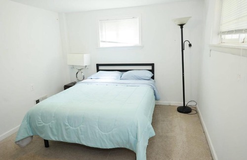 Hybla Valley Apartment | Modern 5BR Alexandria Home