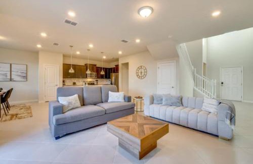 Four Corners House | Modern 5br Getaway W Heated Pool & Bbq Area