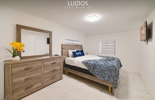 Coral Terrace House | Modern 6 bedroom home with Pool and BBQ in Miami L34