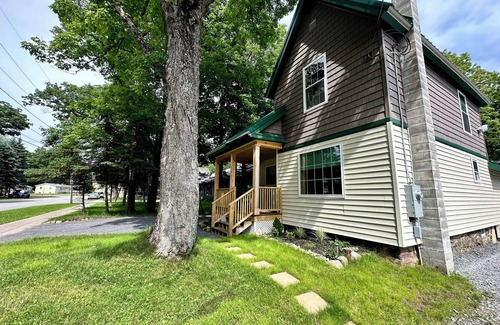 Old Forge House | Modern ADK-style 3-bedroom house in Old Forge with AC, WiFi, Pool! Walk to town!