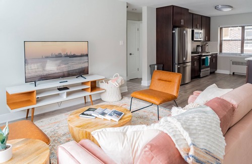 Evanston Apartment | Modern|Aesthetic|2BR|Evanston|Next to Beach