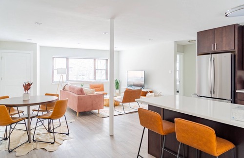 Evanston Apartment | Modern|Aesthetic|2BR|Evanston|Next to Beach