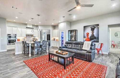 Amarillo House | Modern Amarillo House w/Fire Pit + Hot Tub!