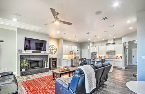 Amarillo House | Modern Amarillo House w/Fire Pit + Hot Tub!